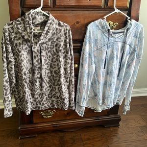 Set of two ladies pull overs